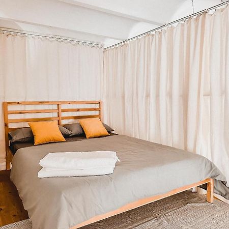 Habitacion Privada, Casa Compartida Con Pareja Private Room, Shared House With A Couple 巴塞罗那 外观 照片